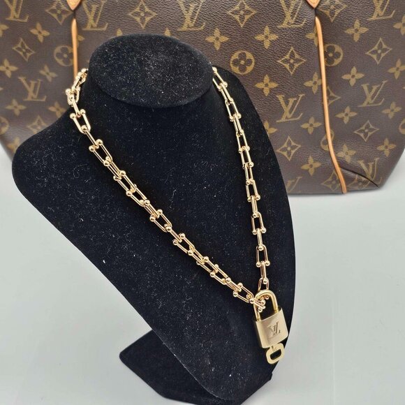 Authentic Louis Vuitton Lock & Key w/ Unbranded Gold Plated Gold Chain Necklace - Picture 3 of 8